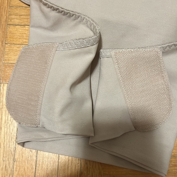 Leonisa - Picture 4 of 12